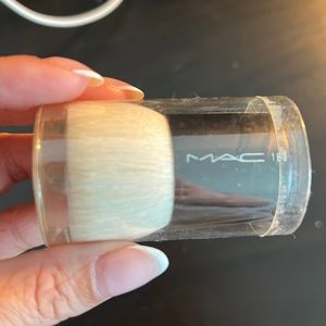 BNIB Mac 183 kabuki brush
